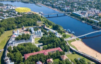 Проект редевелопмента территории с уникальной локацией - в центре Великого Новгорода, на Софийской набережной. Строительство премиального гостиничного  комплекса «Богемия» 5* на 148 номеров.
